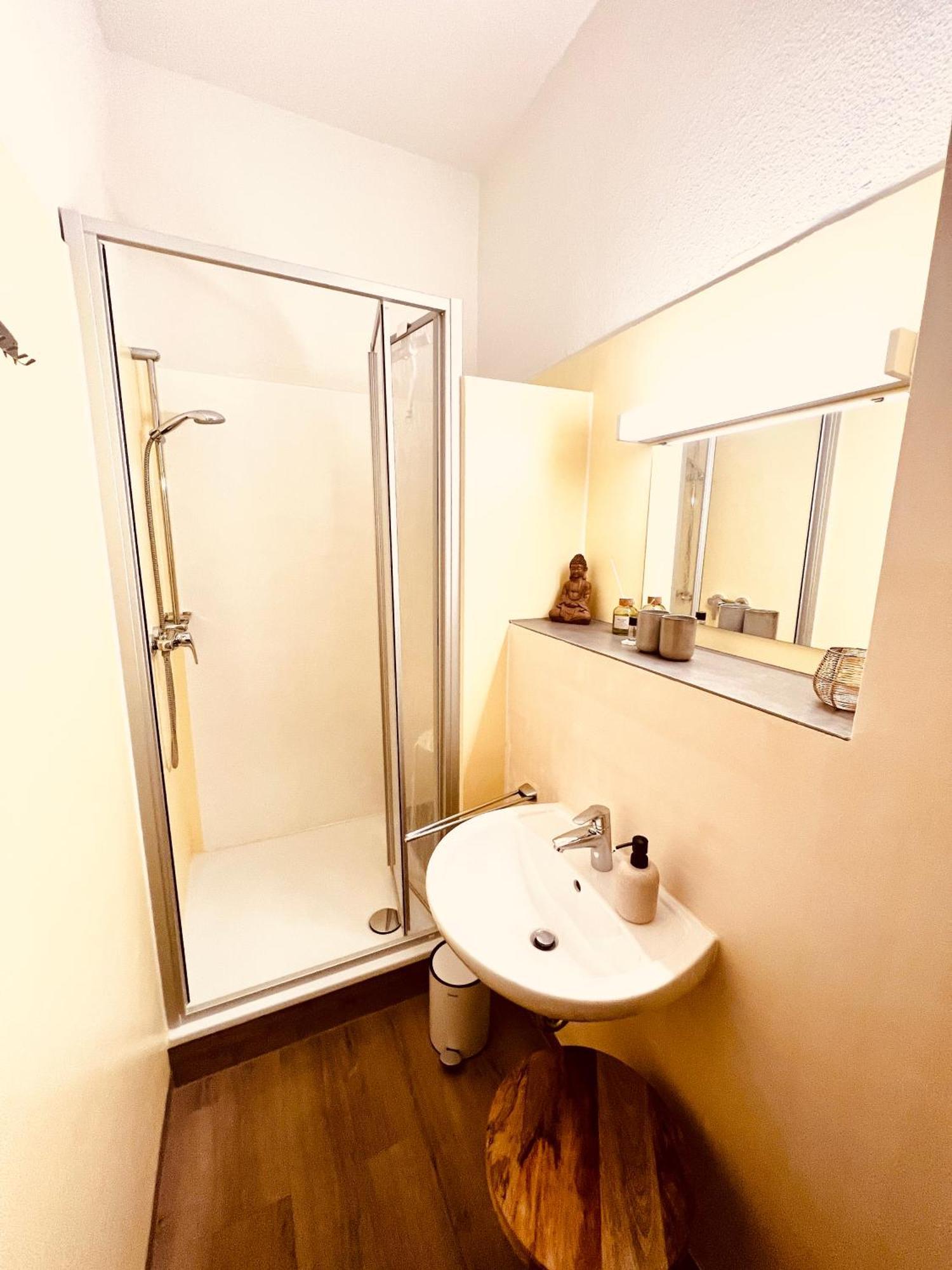 Wunderschoenes Apartment Mit Bademantelgang Zur Wohlfuehltherme Бад Грисбах Екстериор снимка