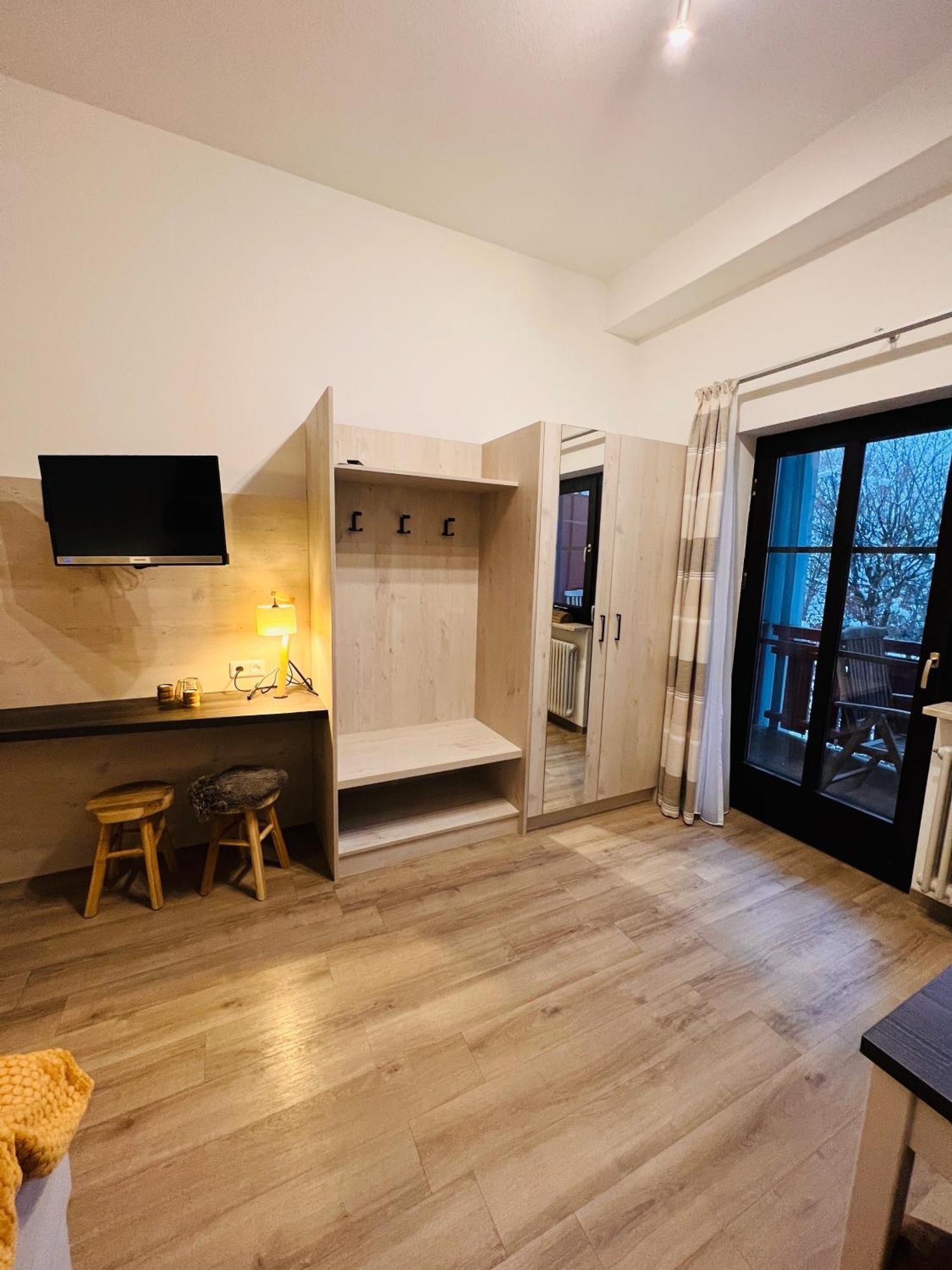 Wunderschoenes Apartment Mit Bademantelgang Zur Wohlfuehltherme Бад Грисбах Екстериор снимка
