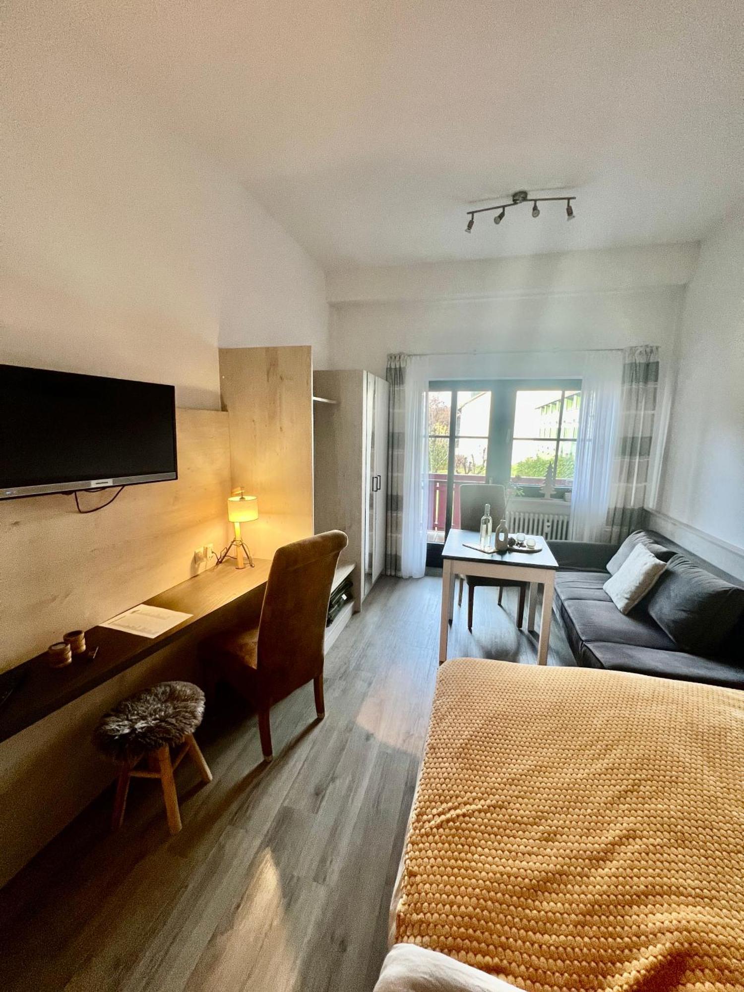 Wunderschoenes Apartment Mit Bademantelgang Zur Wohlfuehltherme Бад Грисбах Екстериор снимка